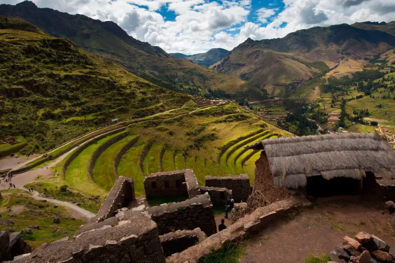 inca ruins in cusco