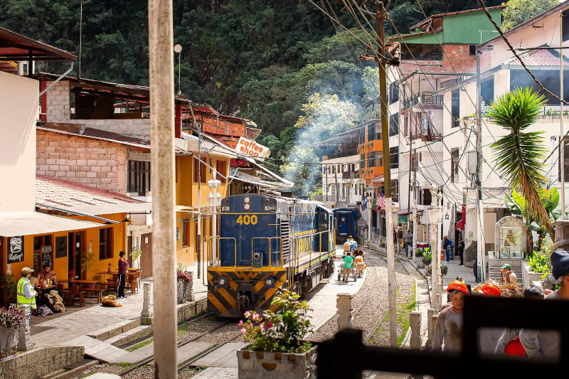 Train from Cusco to Machu Picchu